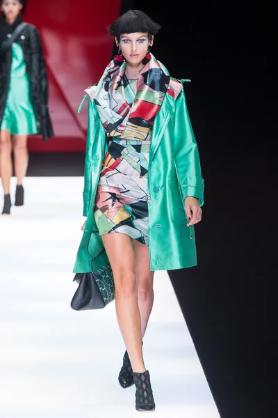Look 15